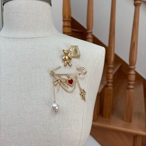 Vintage Inspired Gold Tone Brooch Set